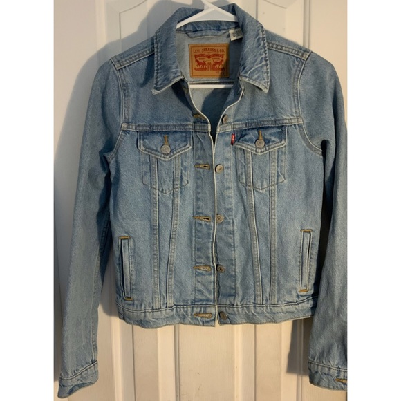 Levi’s Light-Wash Jean Jacket - Picture 2 of 7